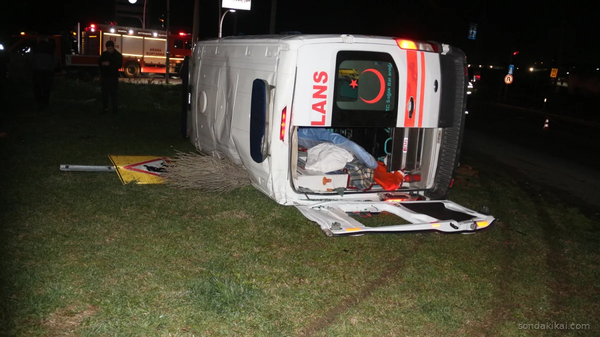 Manisa'da Trafik Kâbusu: Ambulans Kazası, 5 Yaralı ve Acil Çağrı