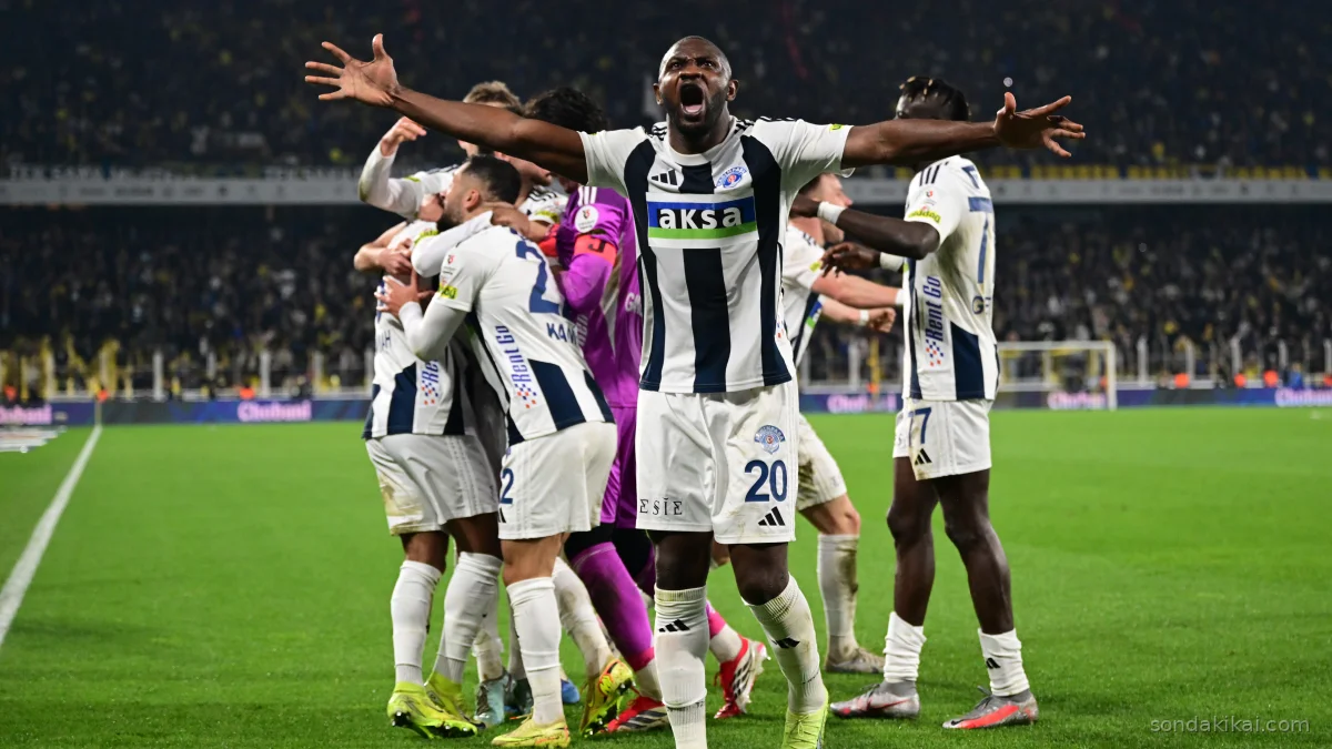 Süper Lig'de Kritik Randevu: Kasımpaşa, Rizespor'u Ağırlıyor