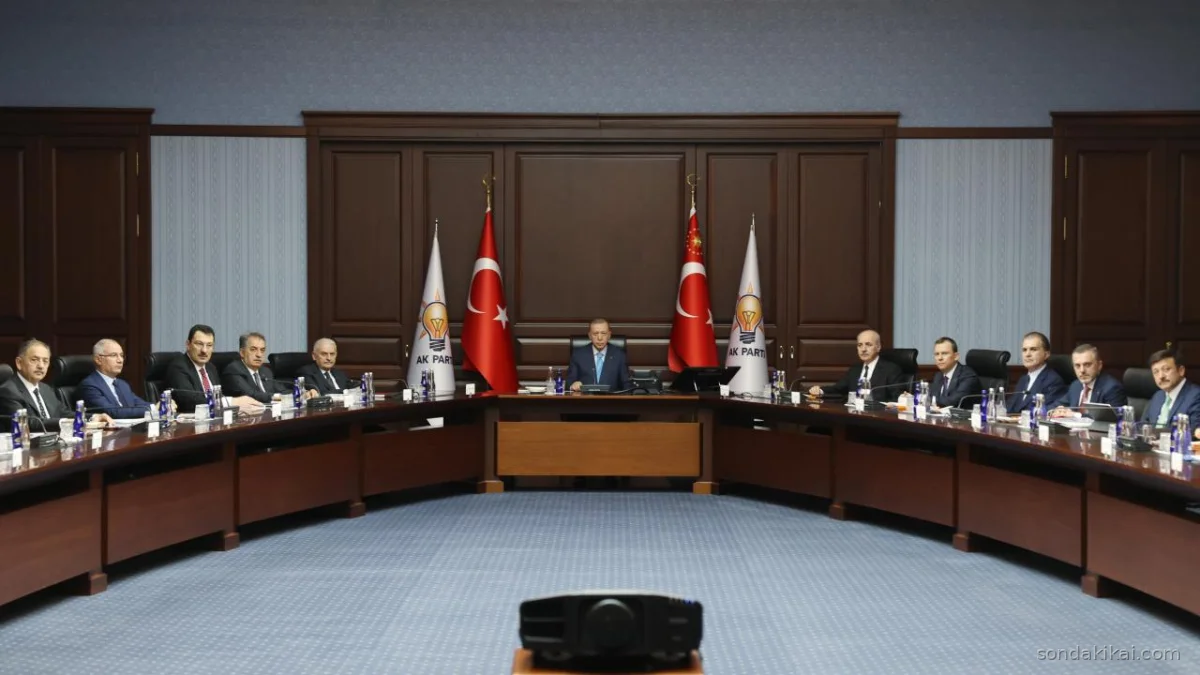 AK Parti MKYK'dan Kritik Mesajlar: Siyasi Gündem Şekilleniyor