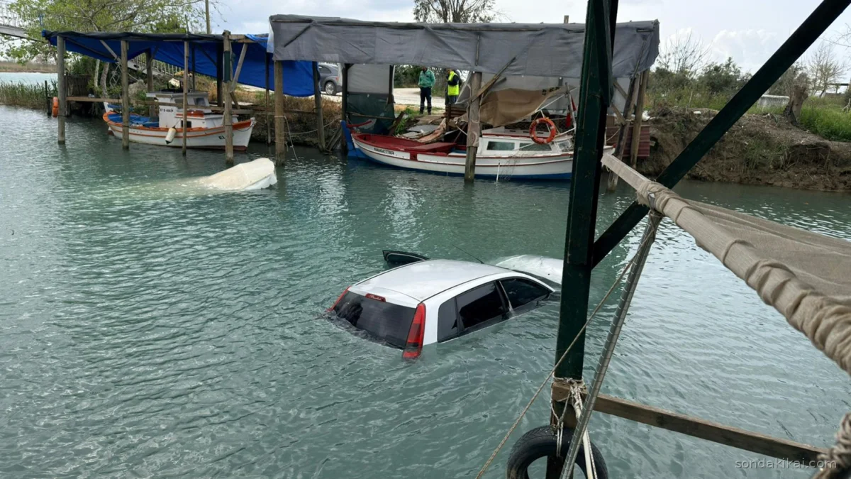 Antalya'da Ölümden Dönüş: Dereye Uçan Araçtan Yüzerek Kurtuldular