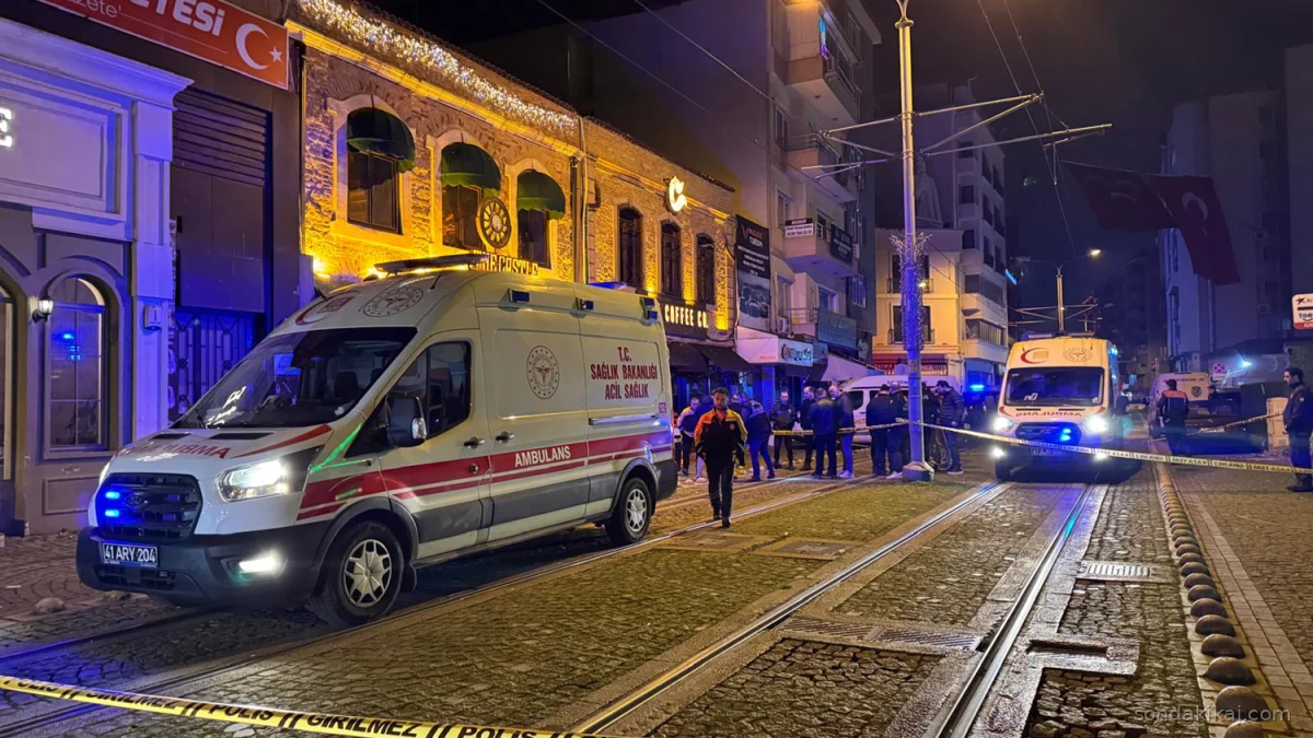 İzmit'te Eğlence Mekanı Kan Gölüne Döndü: 2 Ölü, 3 Yaralı