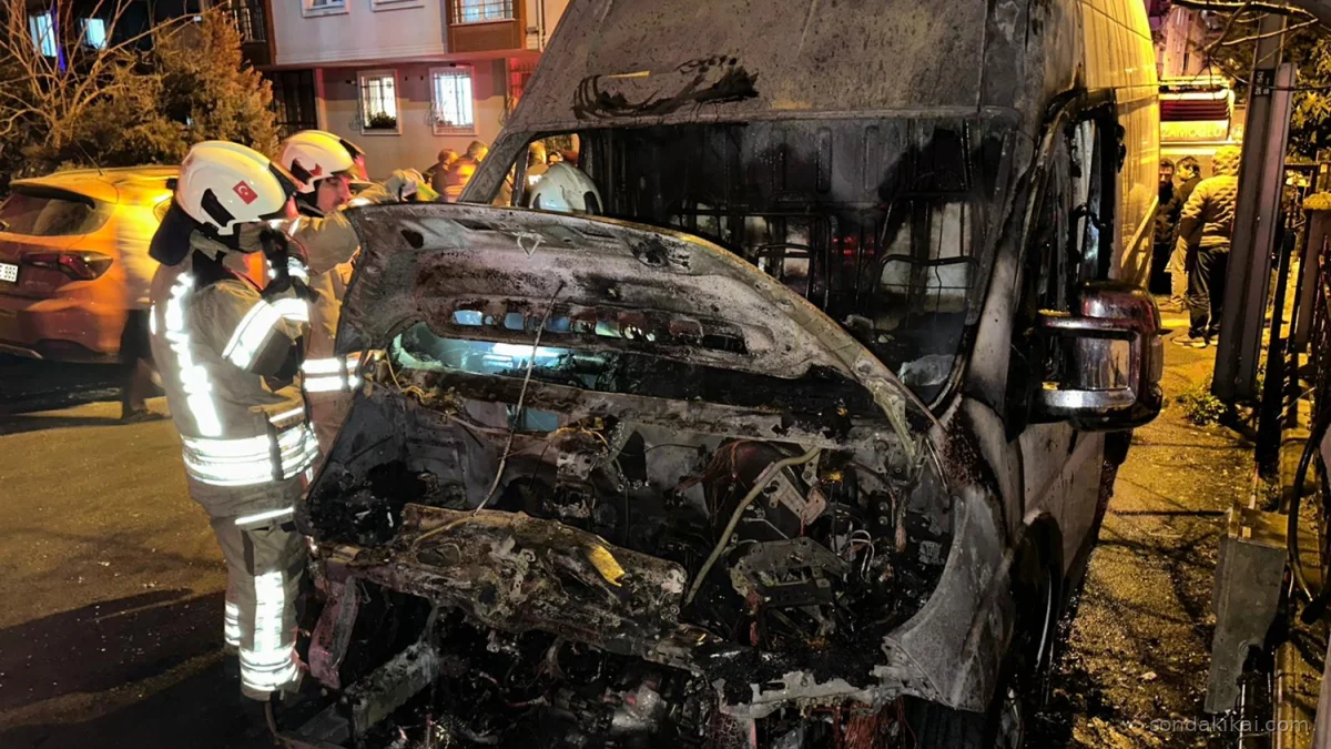 Maltepe'de Araç Yangını Paniği: 3 Otomobil Kül Oldu