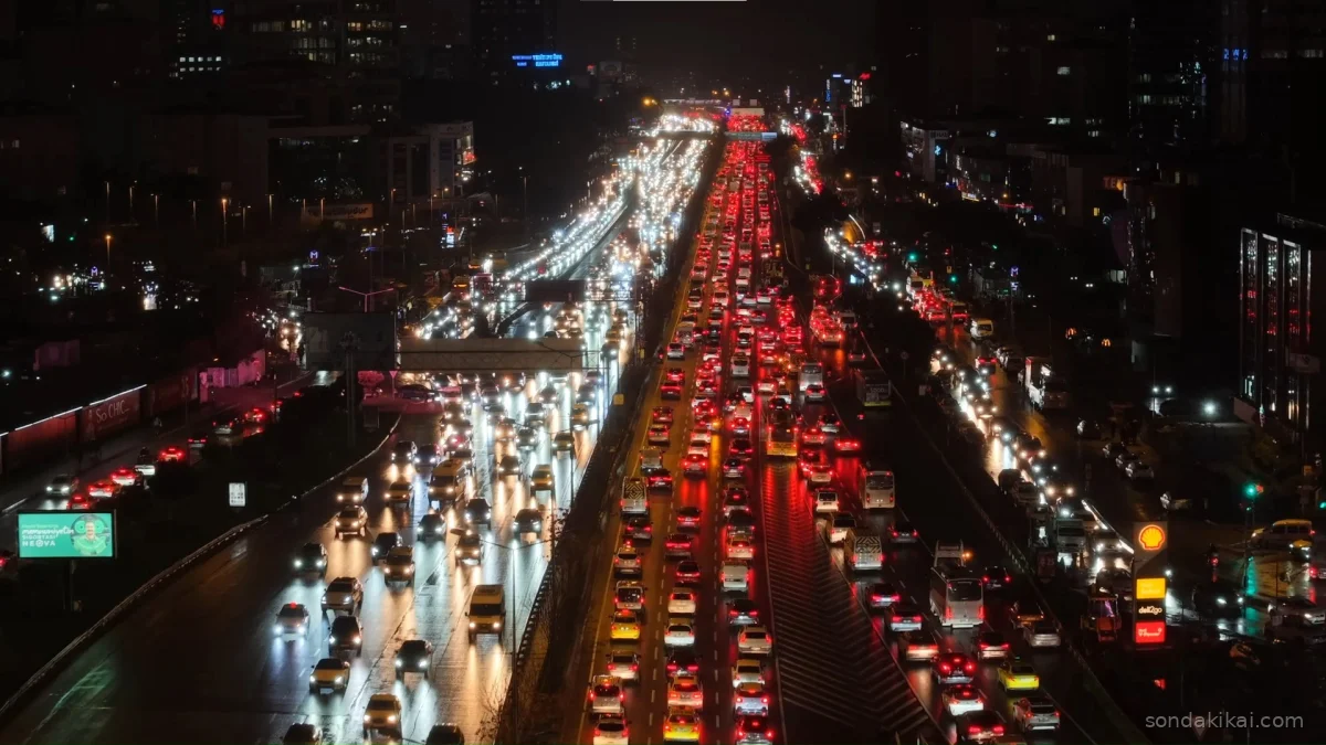 Megakent İstanbul'da İftar Öncesi Trafik Kâbusu Yaşandı
