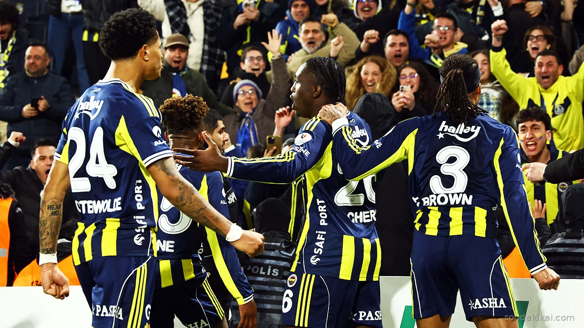 Süper Lig'de Destan Yazan Fenerbahçe'ye Avrupa'dan Övgü Yağıyor