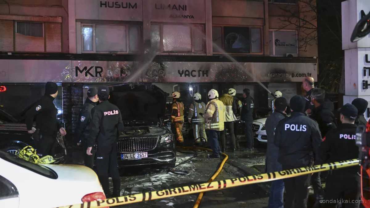 Beşiktaş'ta Gece Dehşeti: Yüz Milyonluk Araçlar Kundaklama Kurbanı mı?