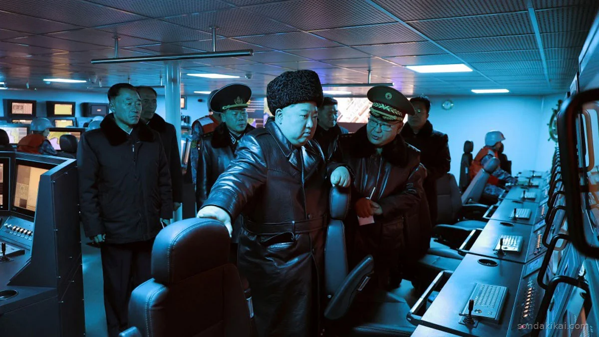 Kuzey Kore'den 'Misket Bombalı Füze' Gövde Gösterisi: Dünya Paniğe Kapıldı